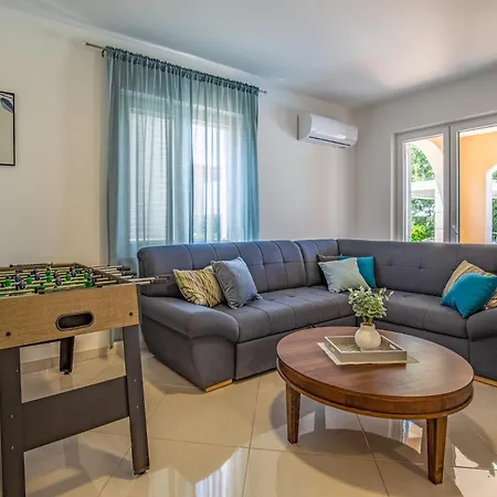 Villa Lotus By Istrabook