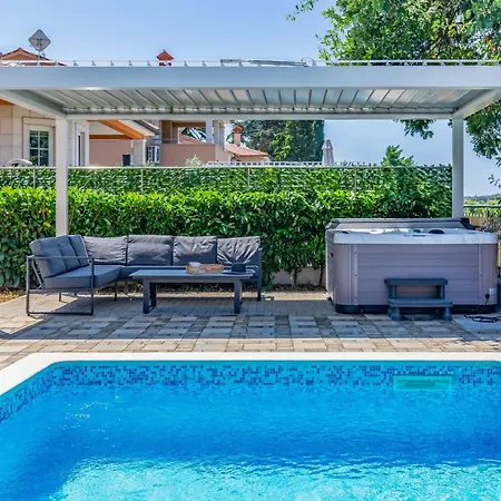 Villa Lotus By Istrabook