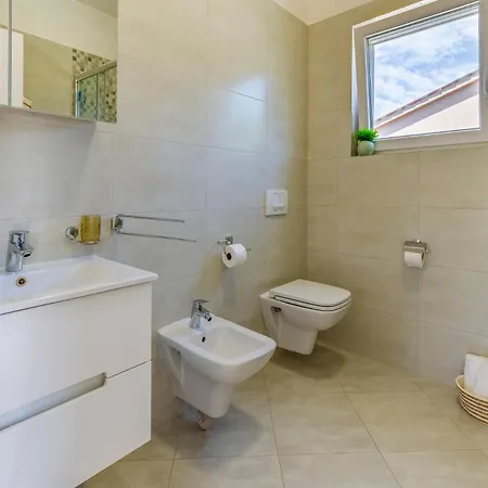 Lotus By Istrabook Pula