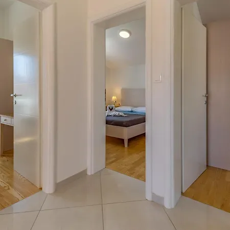 Lotus By Istrabook Pula