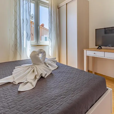 Lotus By Istrabook * Pula