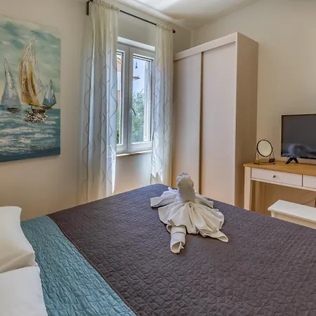 Lotus By Istrabook Pula