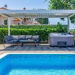 Villa Lotus By Istrabook