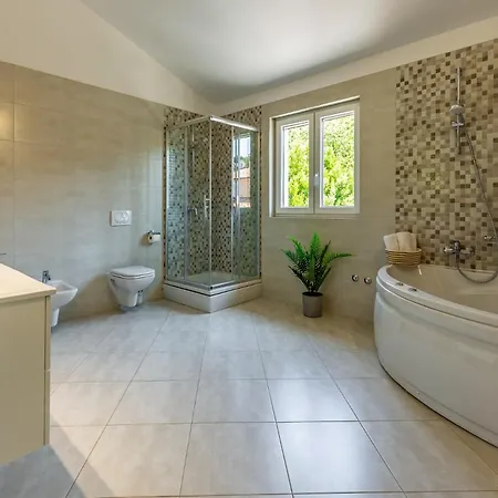 Villa Lotus By Istrabook