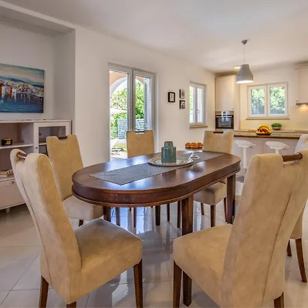 Lotus By Istrabook *