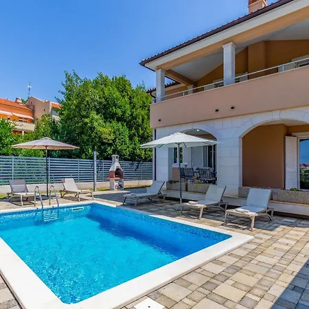 Lotus By Istrabook Pula