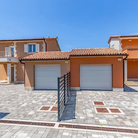 Lotus By Istrabook Villa