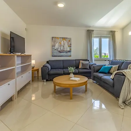 Lotus By Istrabook Villa *