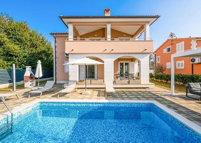 Lotus By Istrabook Villa