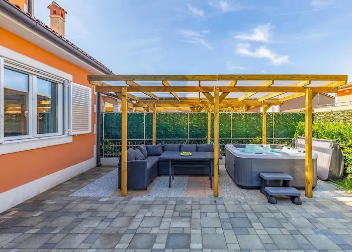 Lotus By Istrabook Villa