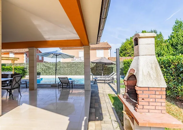 Lotus By Istrabook Villa *