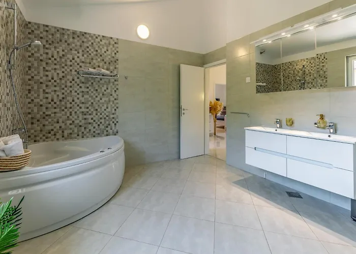 Lotus By Istrabook * Pula