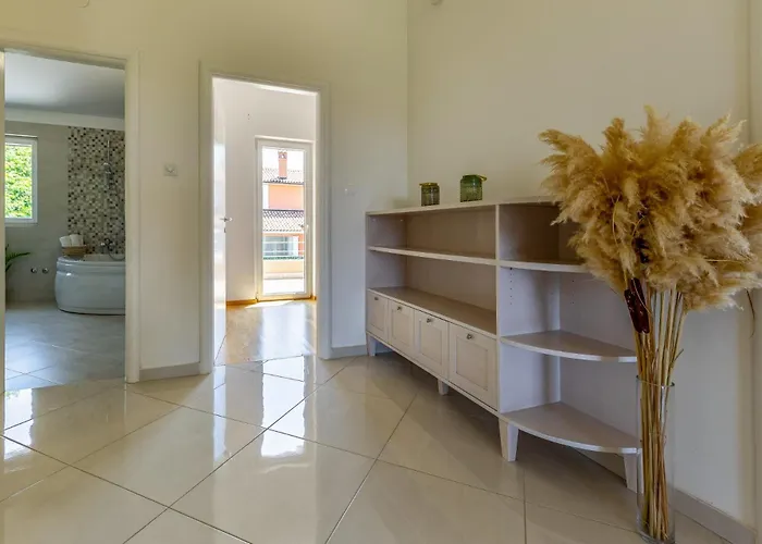 Lotus By Istrabook Pula