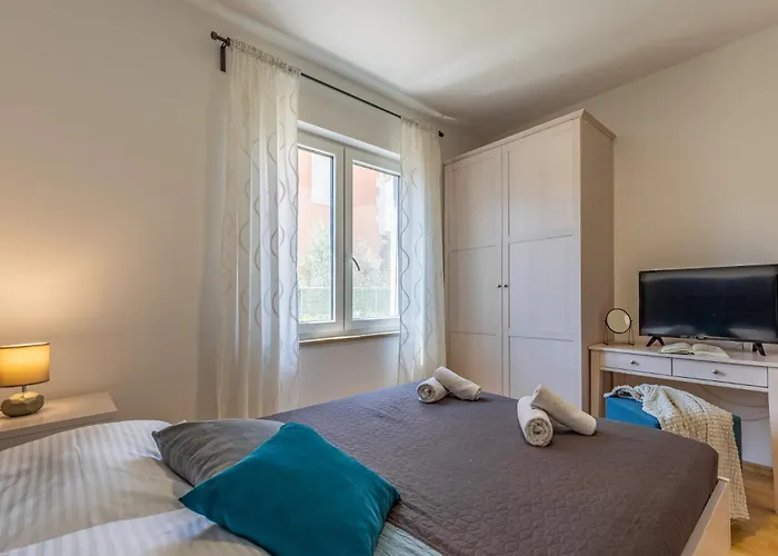 Lotus By Istrabook * Pula