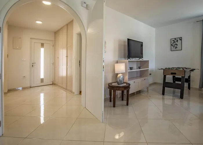 Lotus By Istrabook Villa