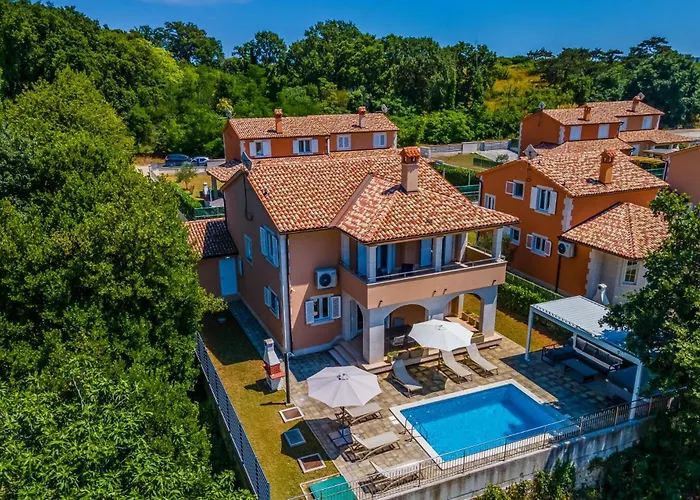 Lotus By Istrabook Villa *