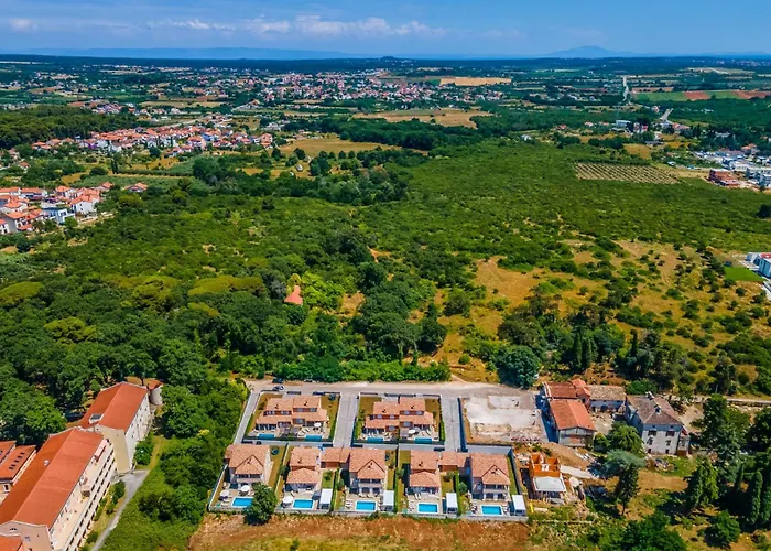 Lotus By Istrabook Villa *