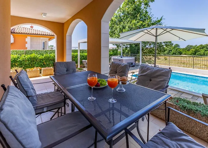 Lotus By Istrabook Pula