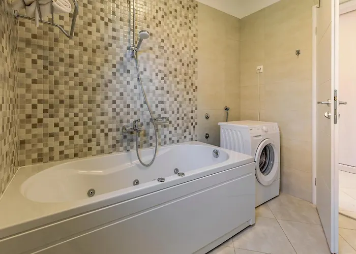 Lotus By Istrabook * Pula