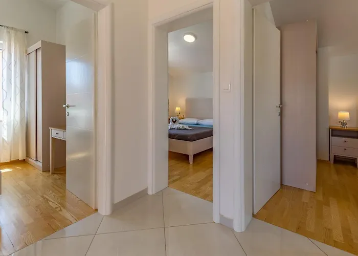 Lotus By Istrabook Pula