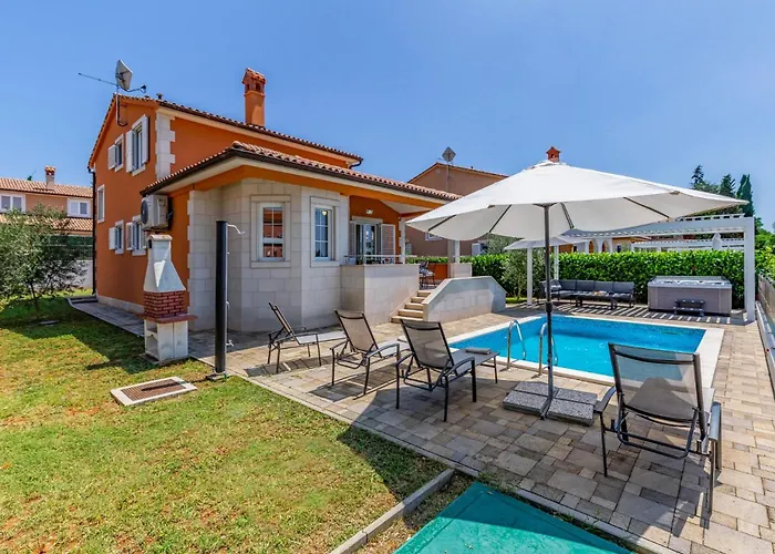 Lotus By Istrabook Villa *