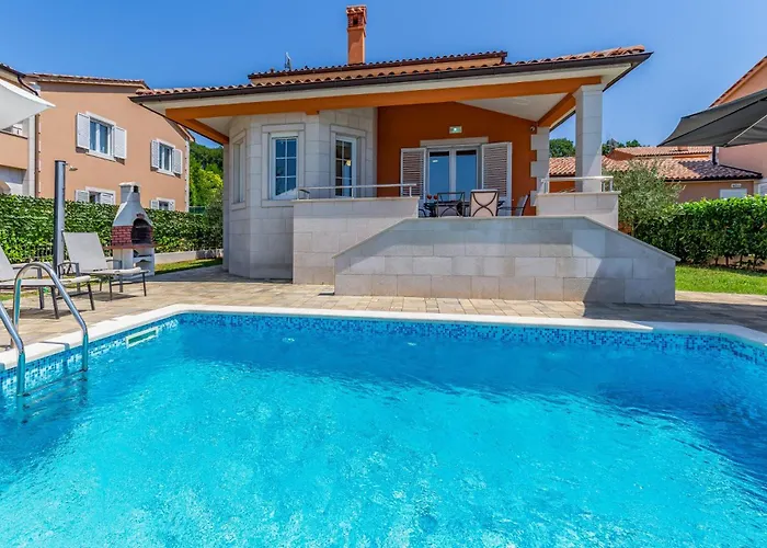 Lotus By Istrabook Villa